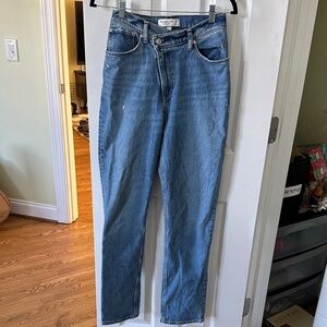 Abercrombie & Fitch Curve Love Ultra High Rise 90s Straight Jean - Size 26/2L